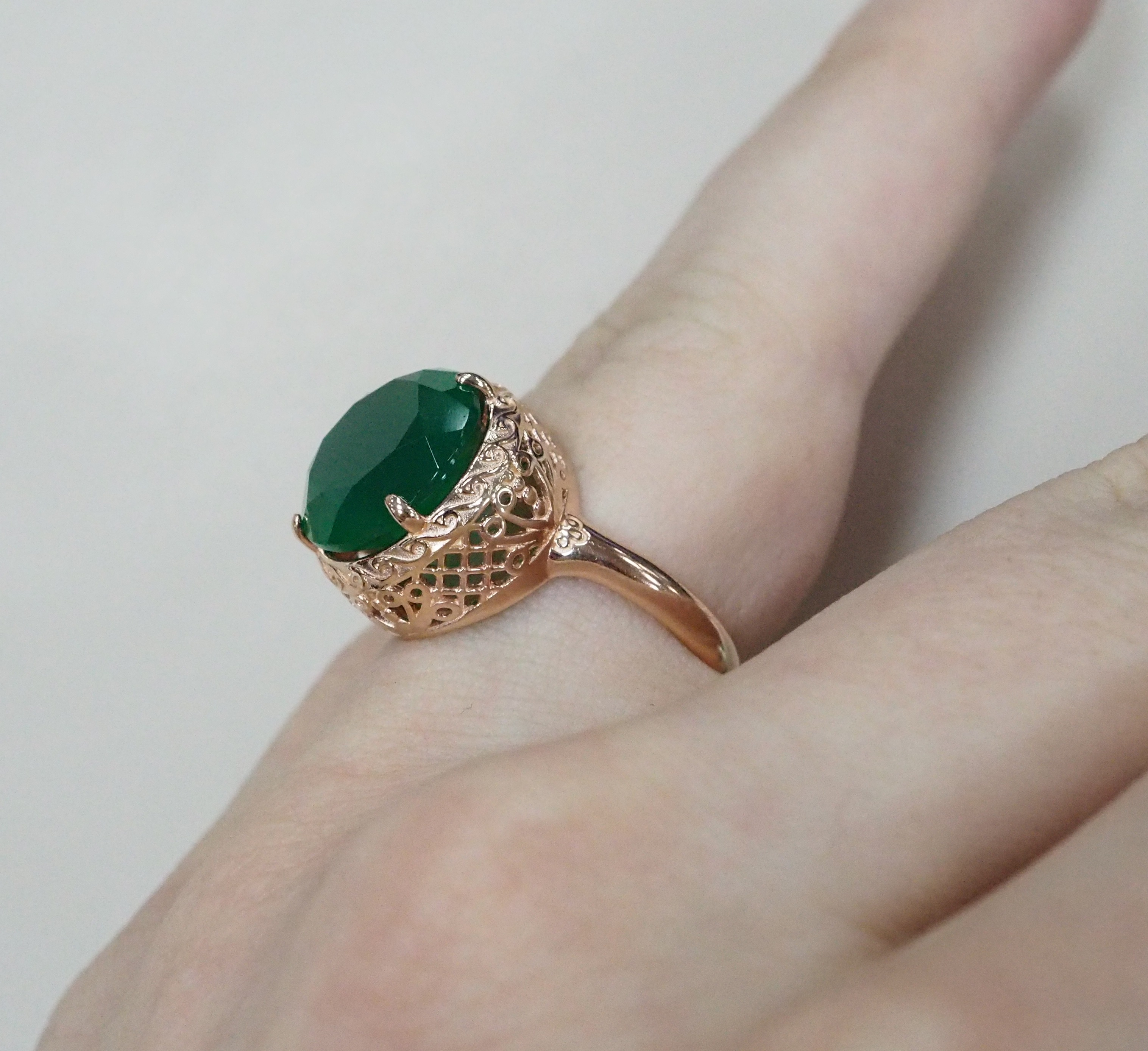 Серебряное кольцо с хризопалом